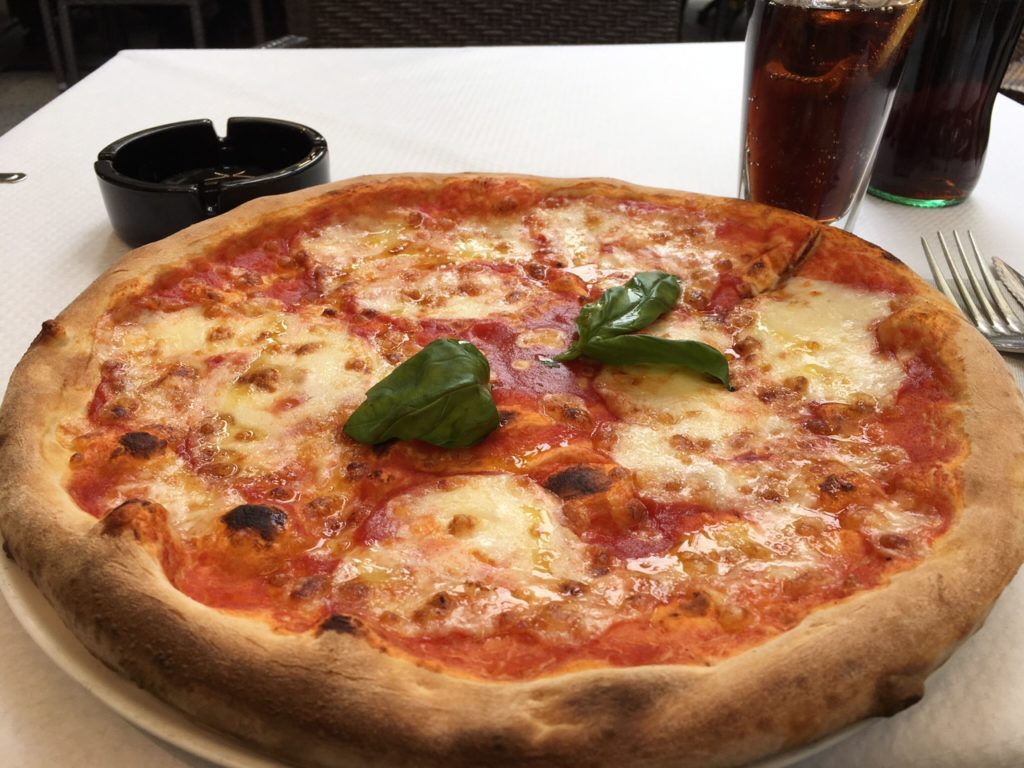 【画像】ジローナ　イタリアンレストラン「L'Arcada」のピザ
