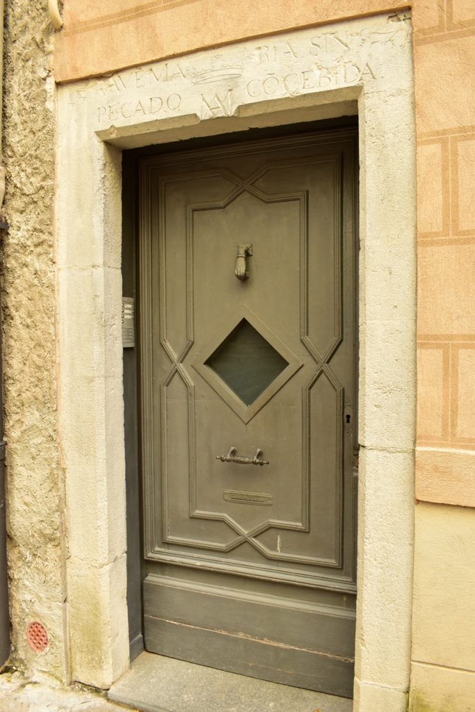 【画像】ジローナ　旧市街の家の扉①