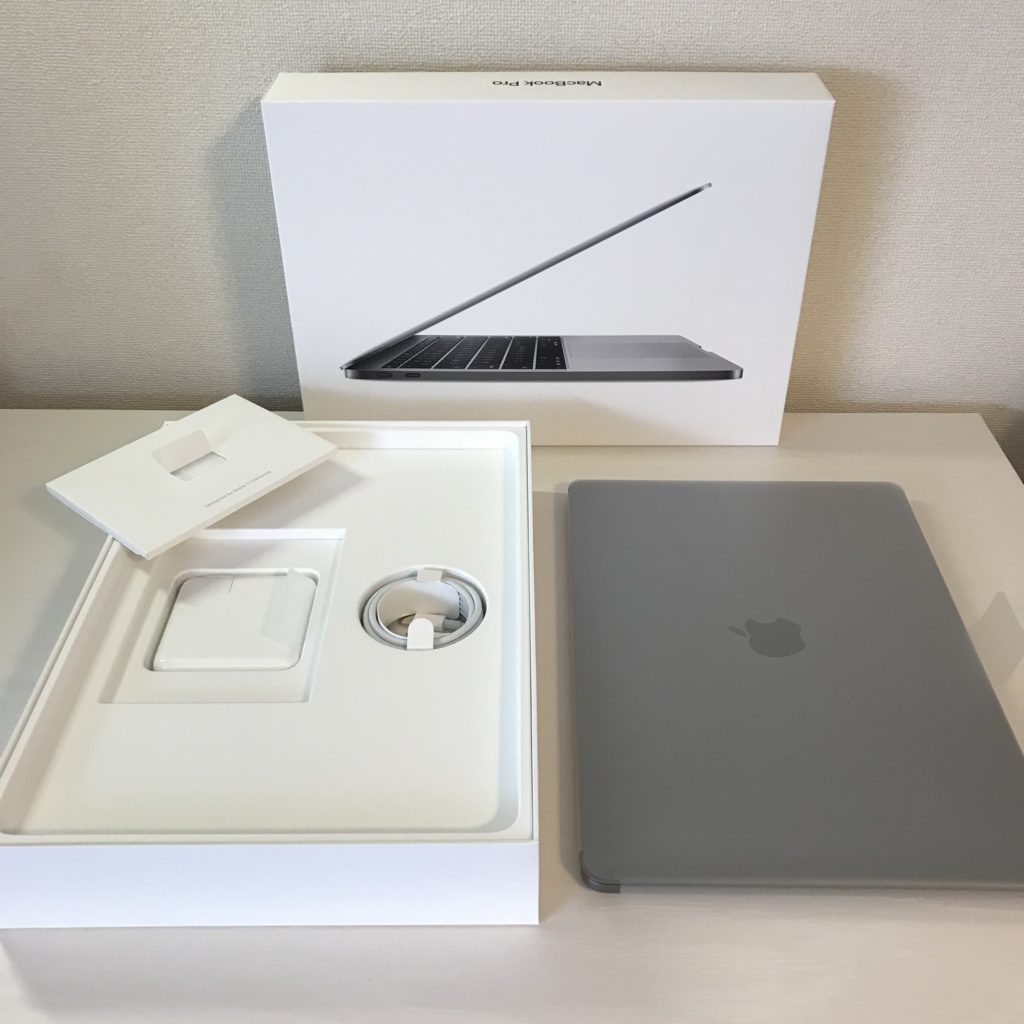 【画像】Macbook Pro　開封して外に出したところ