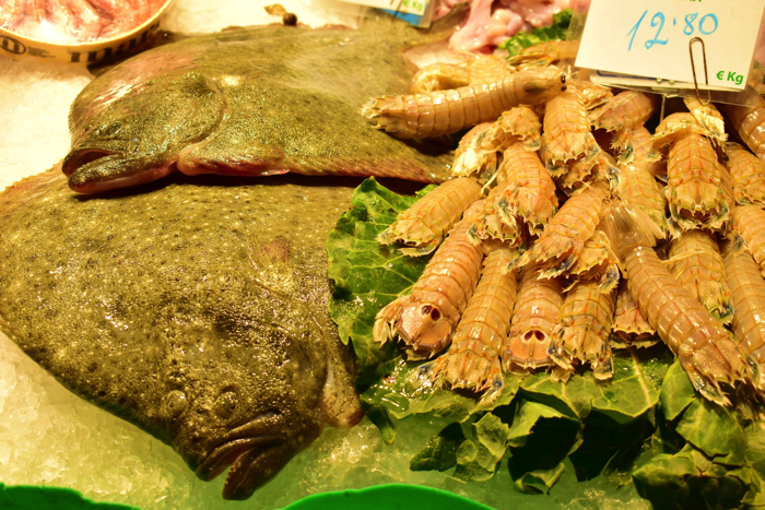 【画像】バルセロナ　サン・ジュセップ市場内部　鮮魚店